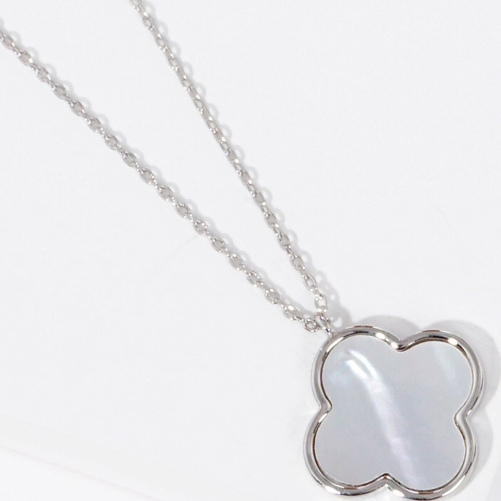 COPY - BEAUTIFUL WHITE GOLD QUATREFOIL MOTHER OF PEARL NECKLACE